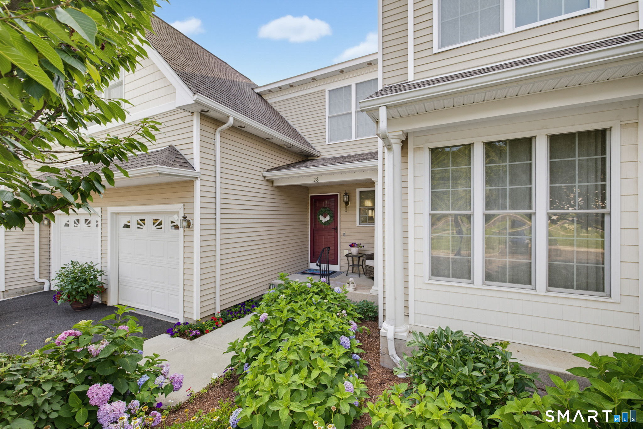 28 Iris Way, Unit 28 Berlin, CT 06037 - Photo 2 of 40 Gallery Image 2