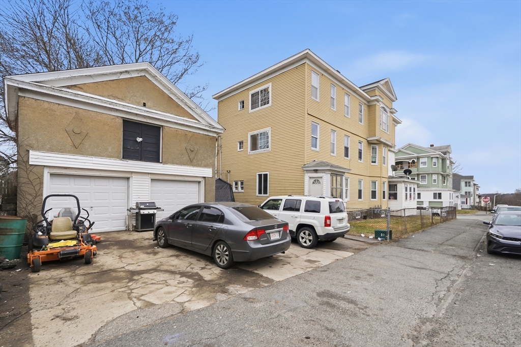 61 Cohasset Street Worcester, MA 01604 - Photo 2 of 41