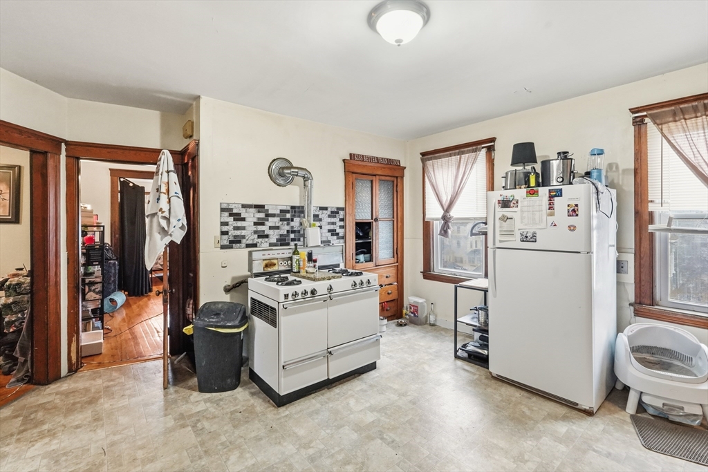 61 Cohasset Street Worcester, MA 01604 - Photo 21 of 41
