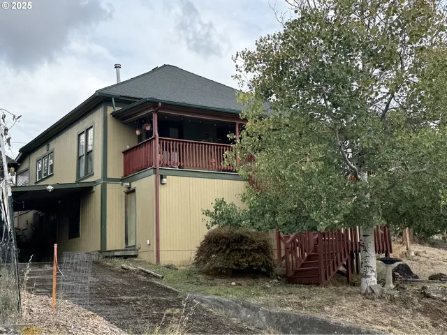 $349,000 | 725 Northeast Denver Street, Roseburg, OR 97470