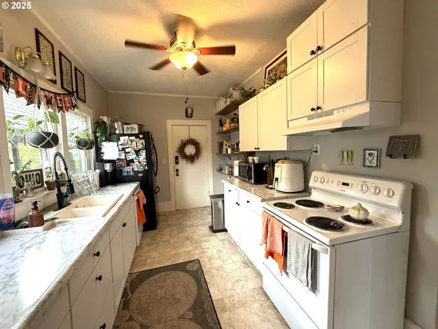 $349,000 | 725 Northeast Denver Street, Roseburg, OR 97470