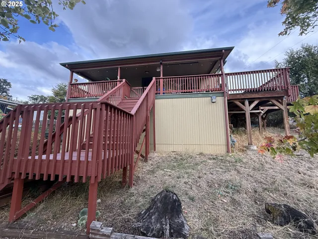 $349,000 | 725 Northeast Denver Street, Roseburg, OR 97470