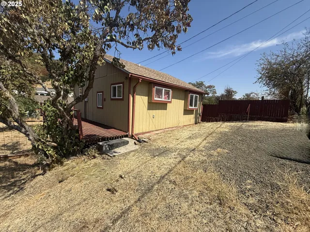 $349,000 | 725 Northeast Denver Street, Roseburg, OR 97470