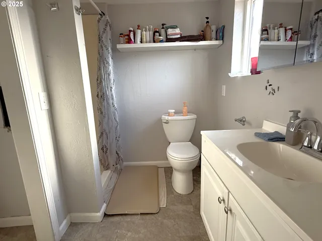 $349,000 | 725 Northeast Denver Street, Roseburg, OR 97470