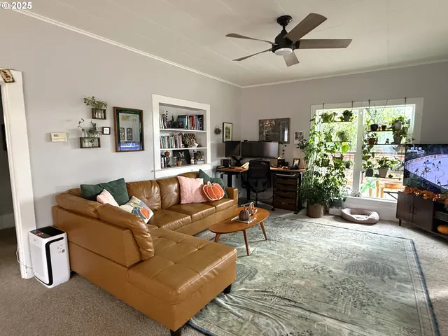 $349,000 | 725 Northeast Denver Street, Roseburg, OR 97470