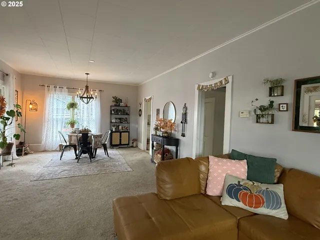 $349,000 | 725 Northeast Denver Street, Roseburg, OR 97470