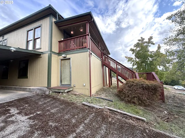 $349,000 | 725 Northeast Denver Street, Roseburg, OR 97470