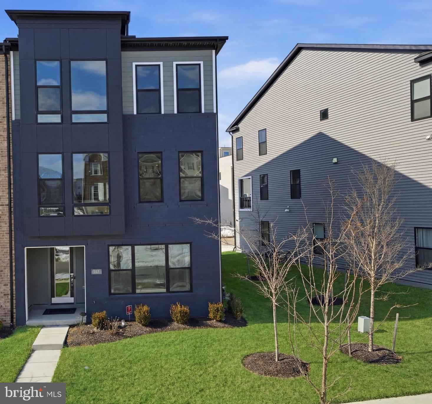 217 Summit Point Boulevard Bowie, MD 20716 - Photo 2 of 53