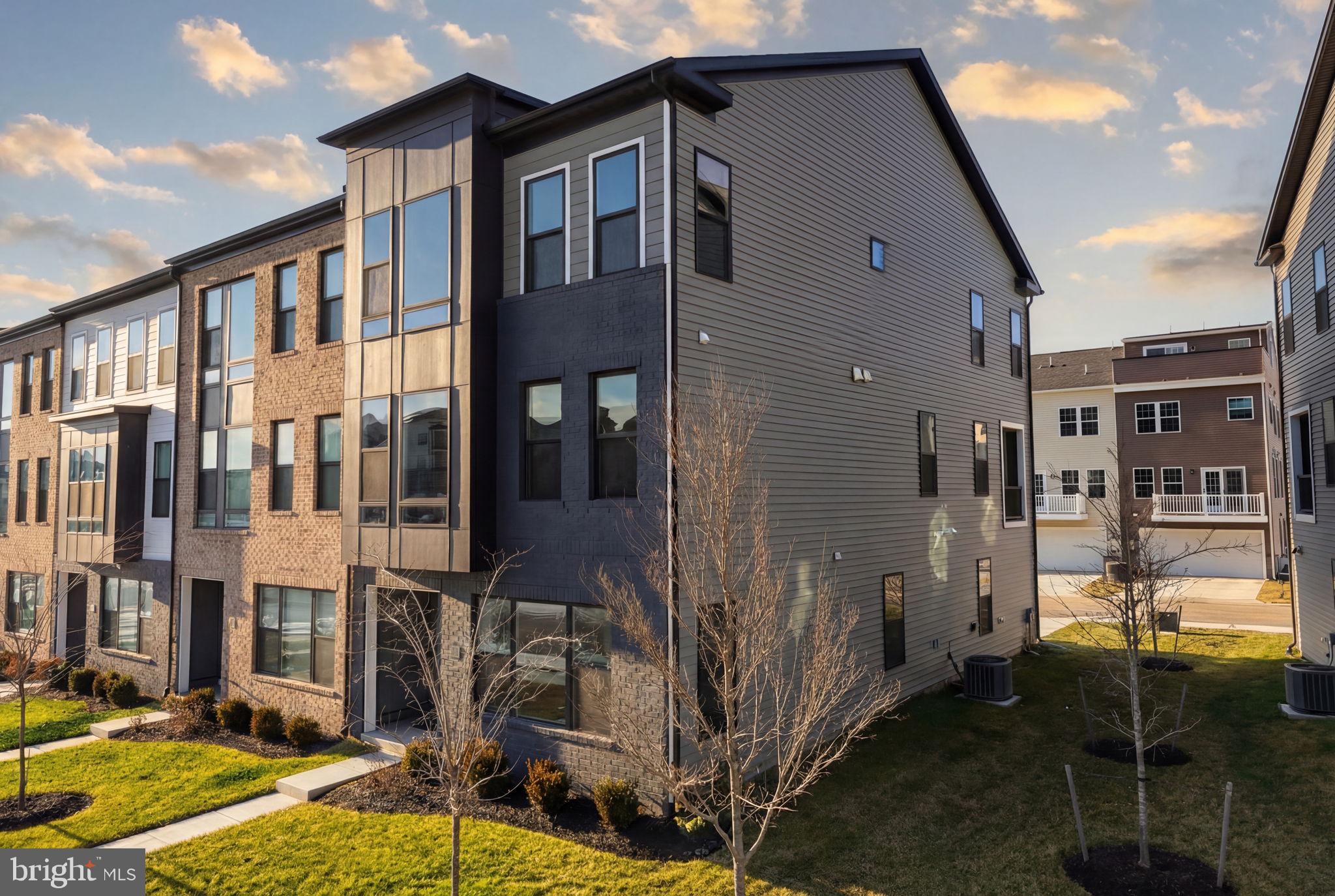 217 Summit Point Boulevard Bowie, MD 20716 - Photo 4 of 53