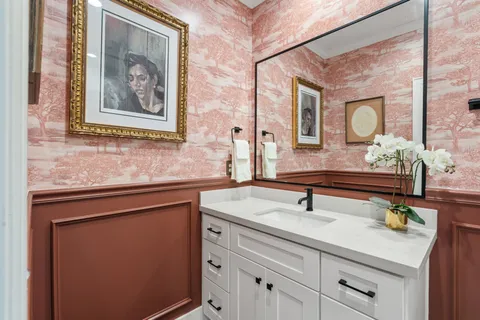 $845,000 | 1240 West Bell Street, Houston, TX 77019