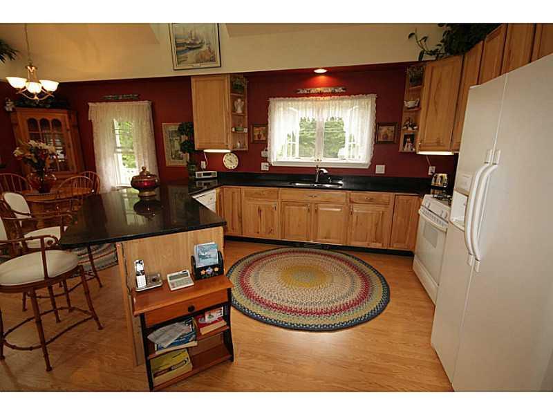 5 Yankees Way Boothbay, ME 04544 - Photo 11 of 34 Kitchen.