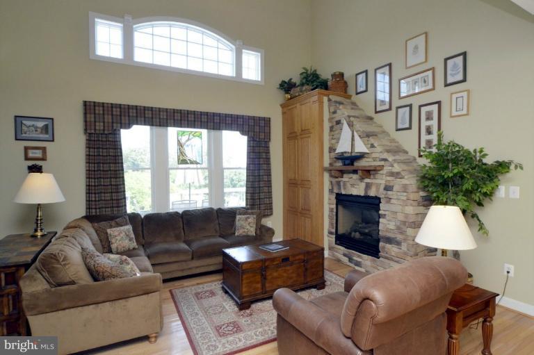 16250 Frederick Road Woodbine, MD 21797 - Photo 13 of 30 Living Room