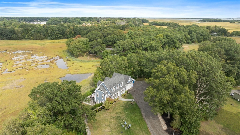 24 Old Rowley Road Newbury, MA 01951 - Photo 39 of 42 a view of an ocean and a mountain
