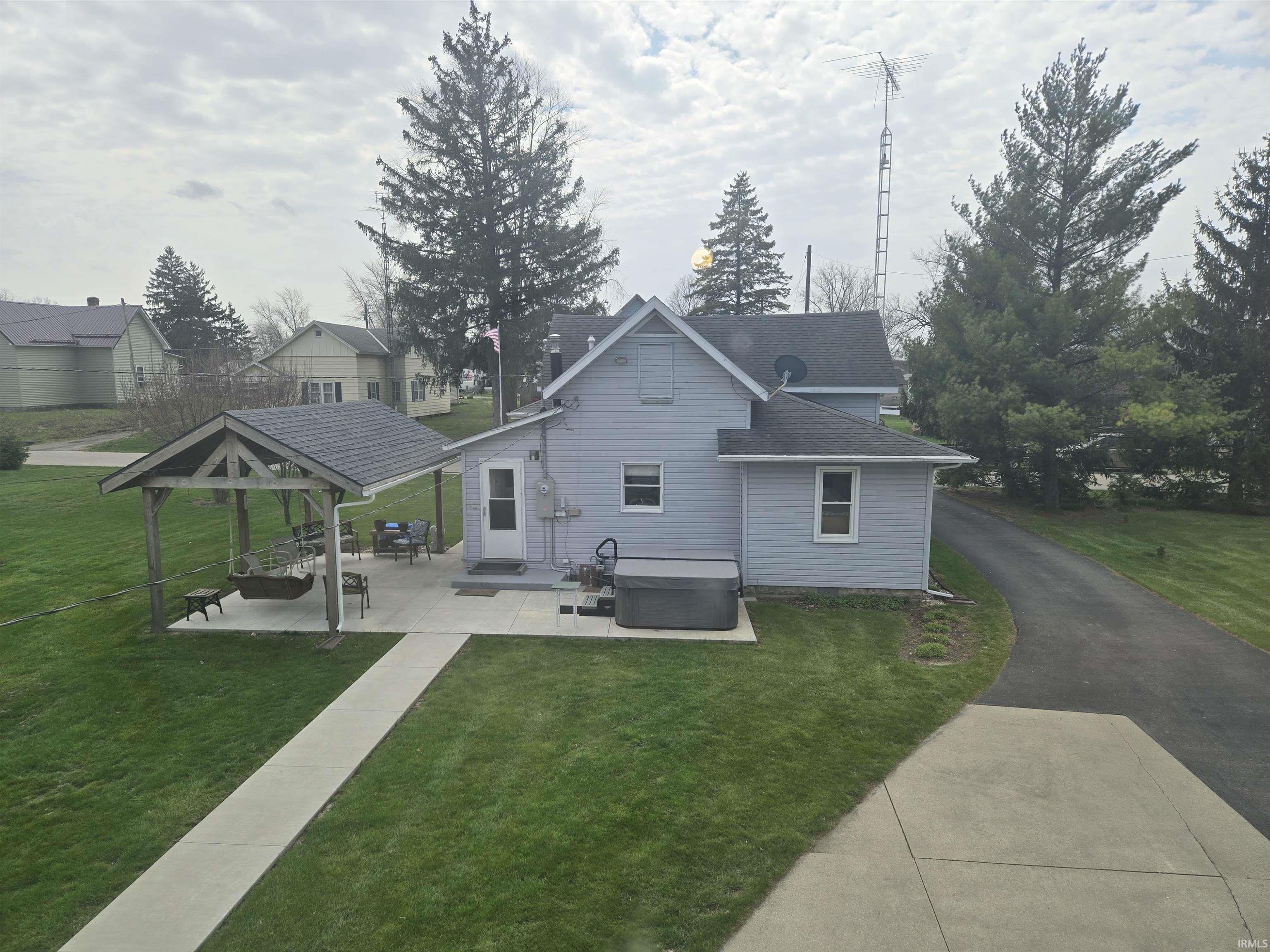 324 West Jay Street Dunkirk, IN 47336 - Photo 4 of 26