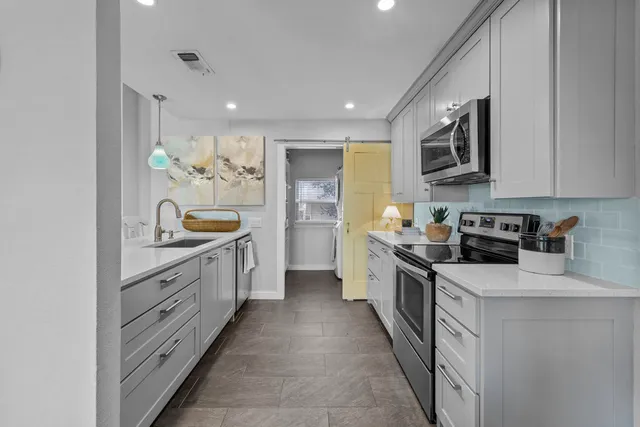 $1,025,000 | 612 Port, Unit 4, Horseshoe Bay, TX 78657