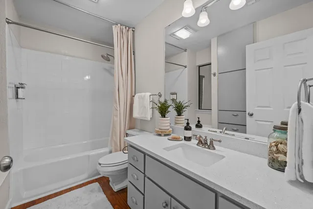 $1,025,000 | 612 Port, Unit 4, Horseshoe Bay, TX 78657