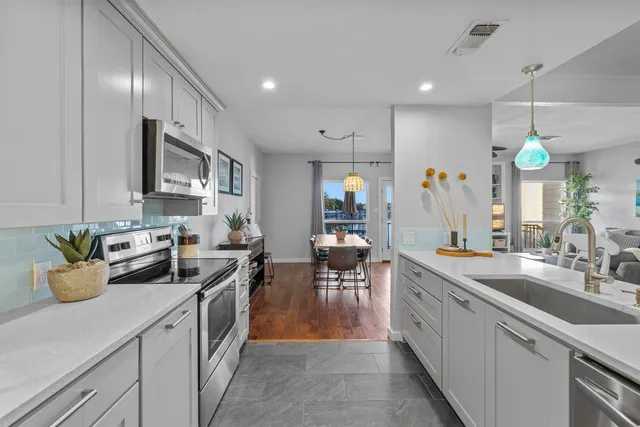 $1,025,000 | 612 Port, Unit 4, Horseshoe Bay, TX 78657