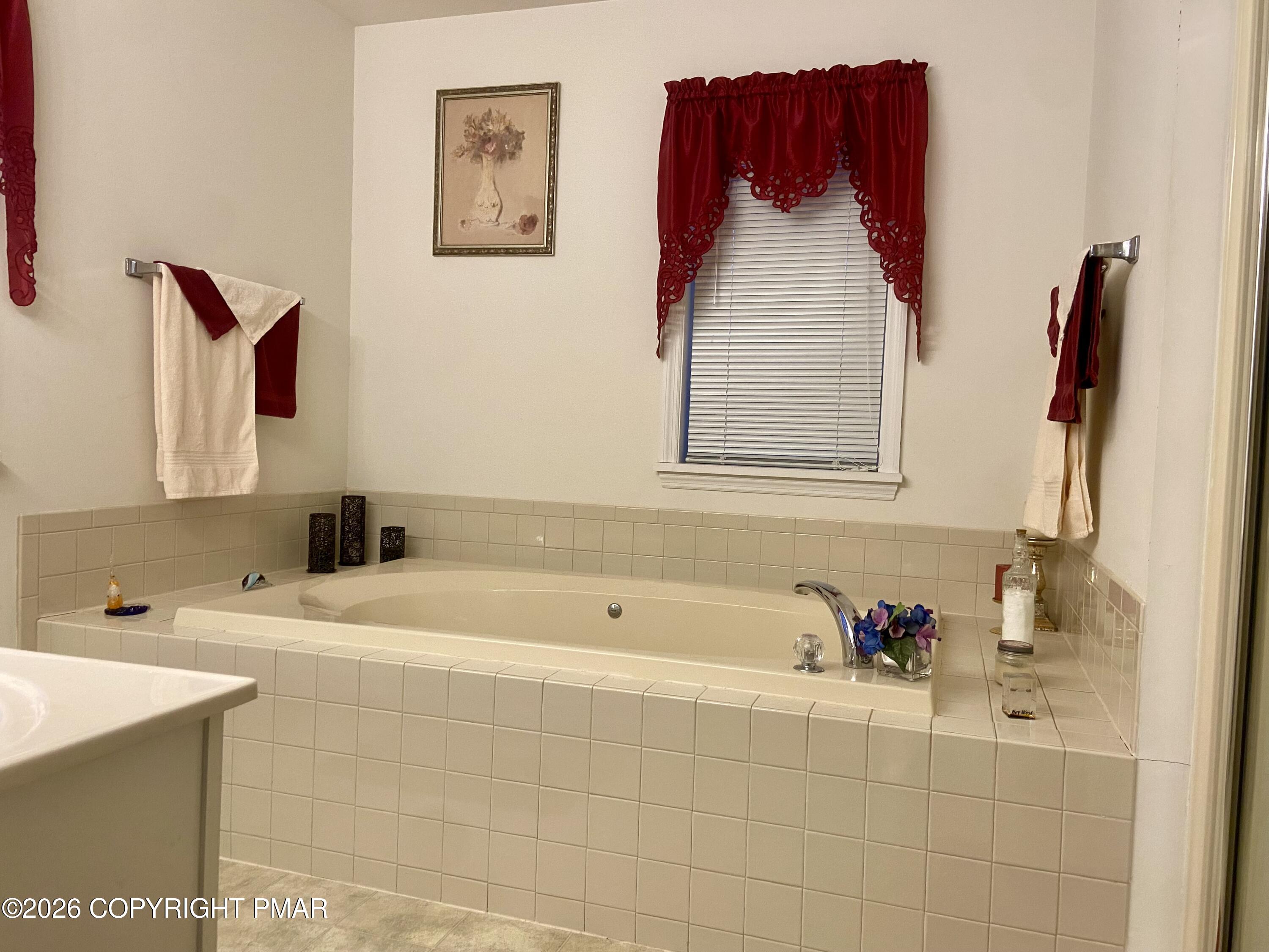 7004 Woodbridge Drive West Bushkill, PA 18324 - Photo 17 of 23 IMG_0131