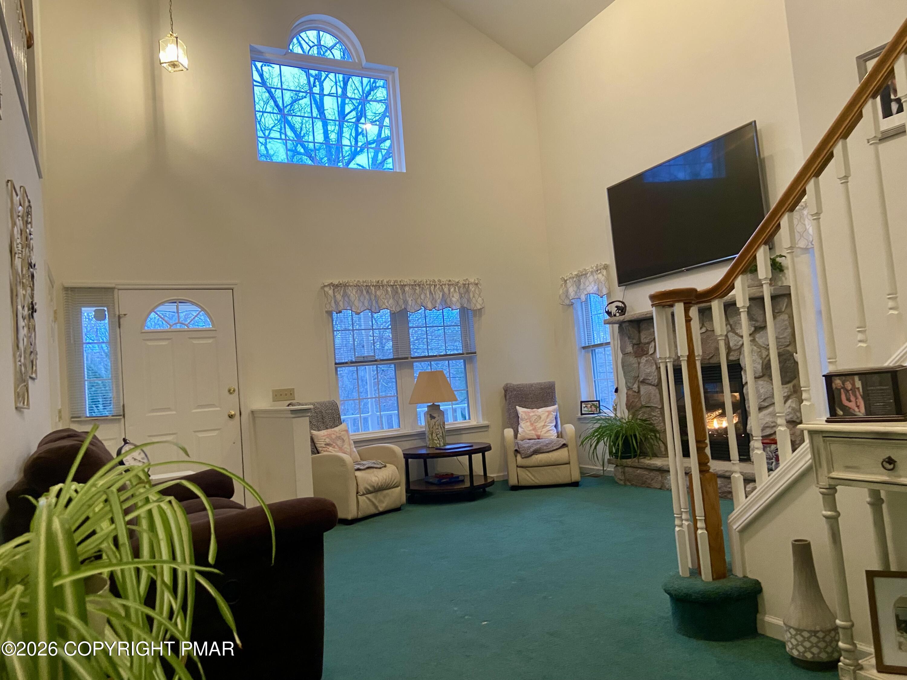 7004 Woodbridge Drive West Bushkill, PA 18324 - Photo 4 of 23 IMG_0108