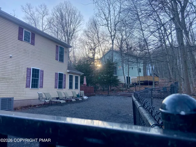 $489,000 | 7004 Woodbridge Drive West, Bushkill, PA 18324