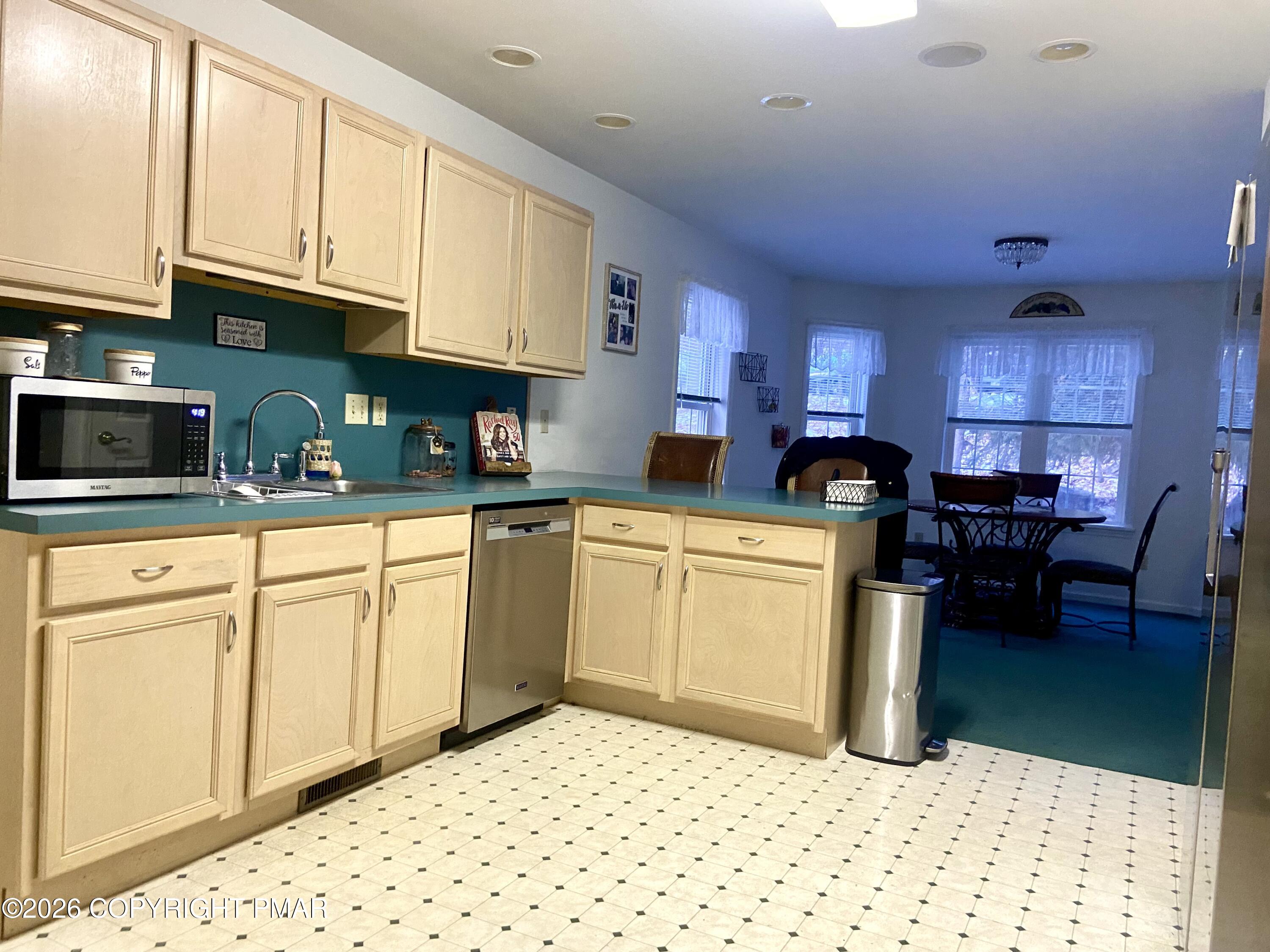 7004 Woodbridge Drive West Bushkill, PA 18324 - Photo 6 of 23 IMG_0109