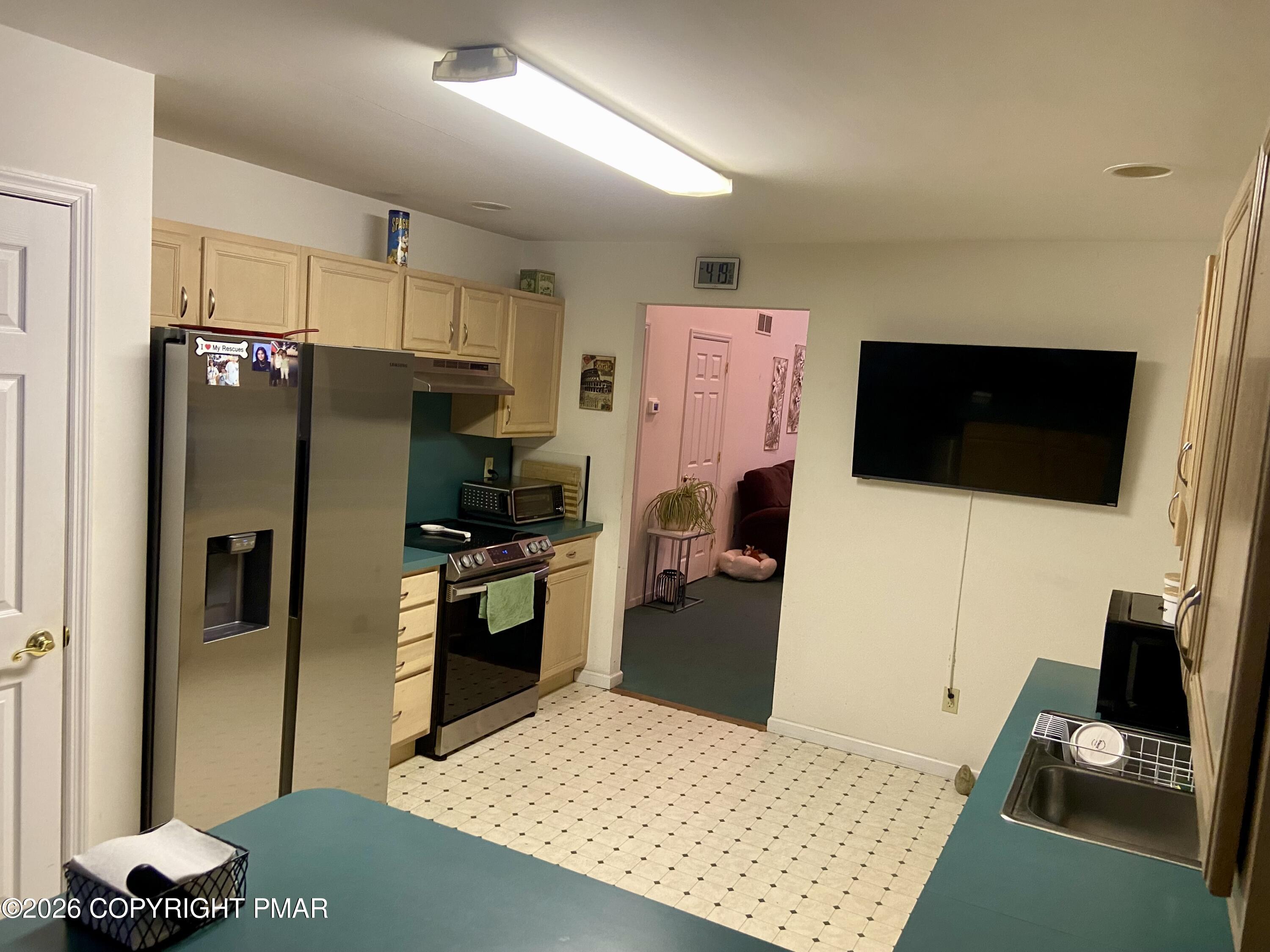 7004 Woodbridge Drive West Bushkill, PA 18324 - Photo 7 of 23 IMG_0106