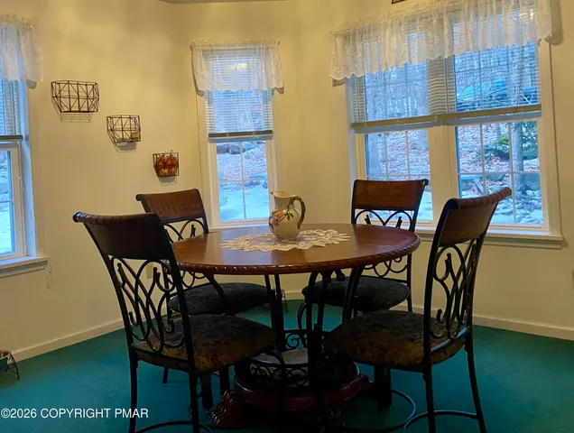 $489,000 | 7004 Woodbridge Drive West, Bushkill, PA 18324