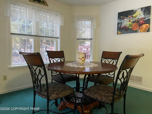 $489,000 | 7004 Woodbridge Drive West, Bushkill, PA 18324