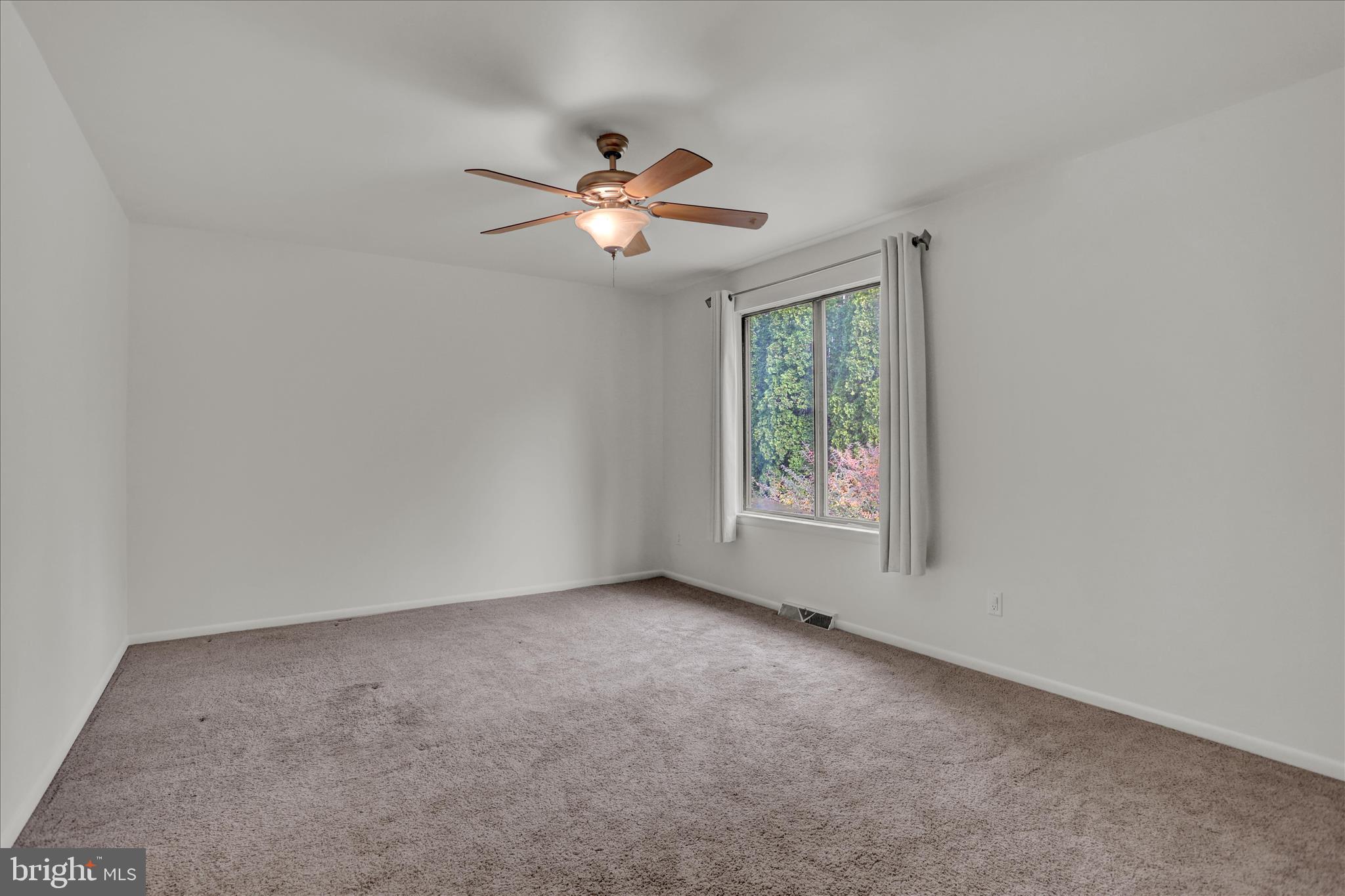 3 Willow Way Reading, PA 19606 - Photo 18 of 32 an empty room with windows and fan