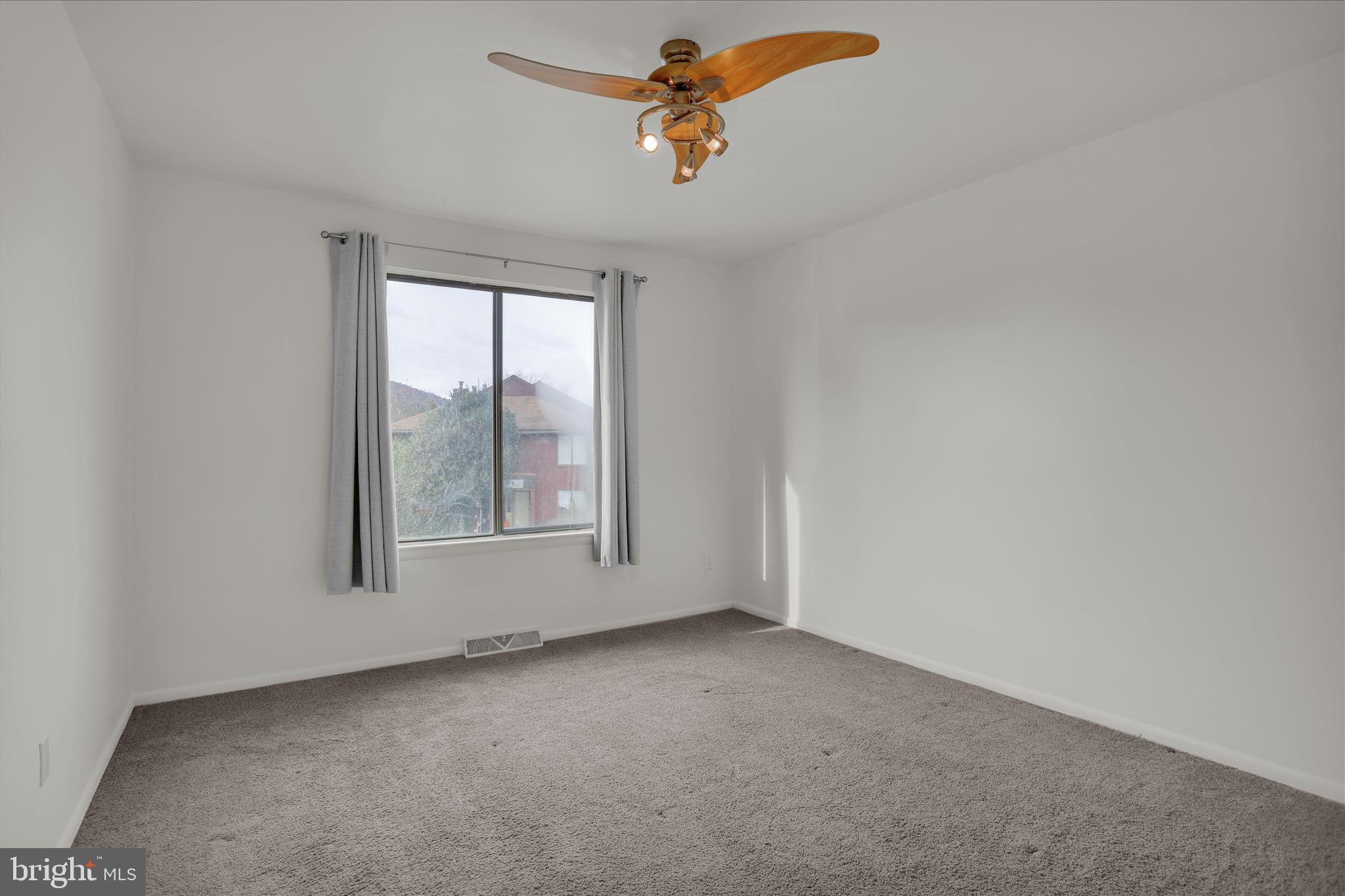 3 Willow Way Reading, PA 19606 - Photo 25 of 32 an empty room with windows