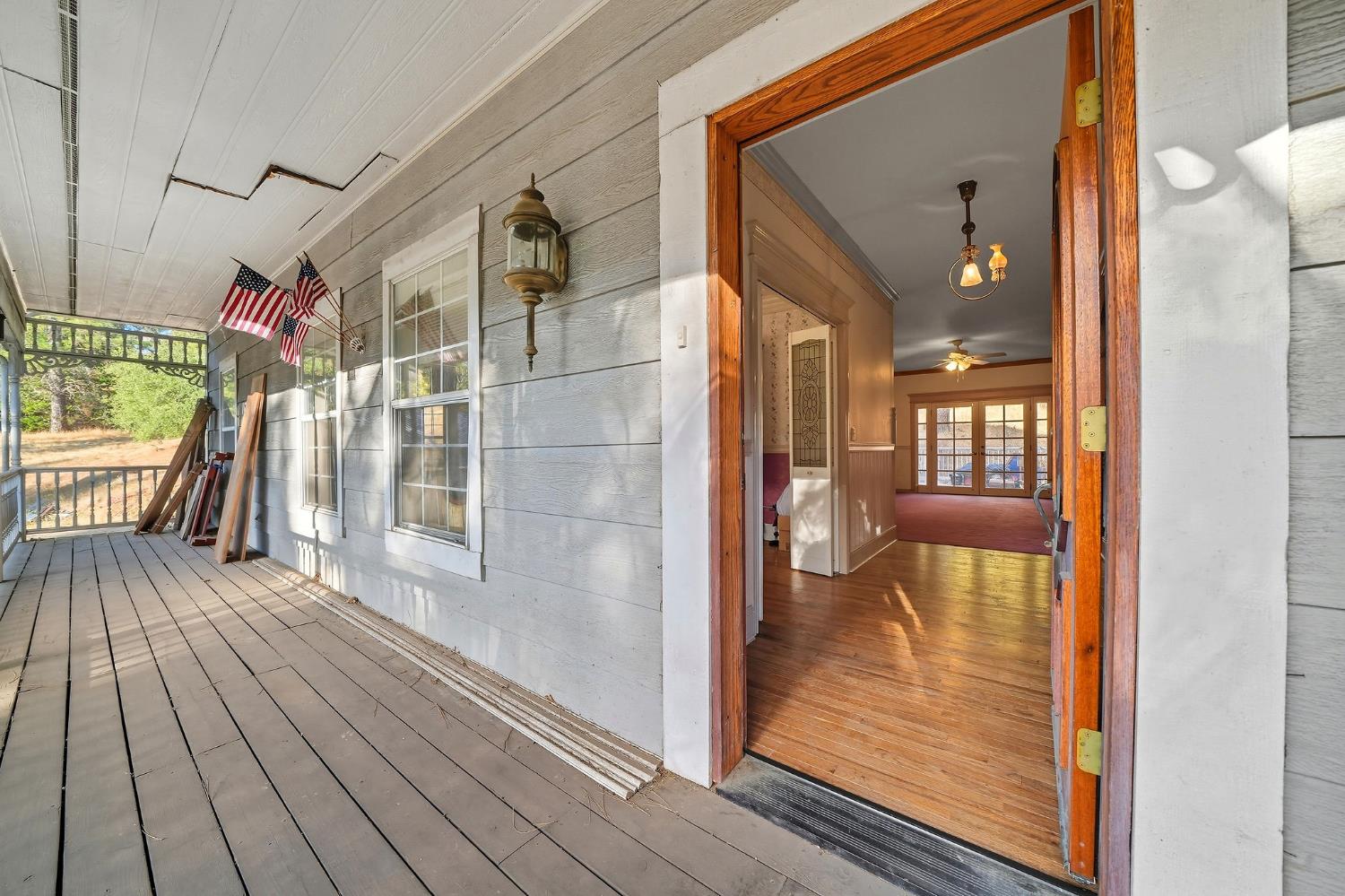 12810 New York Ranch Road Jackson, CA 95642 - Photo 18 of 56 a view of a hallway