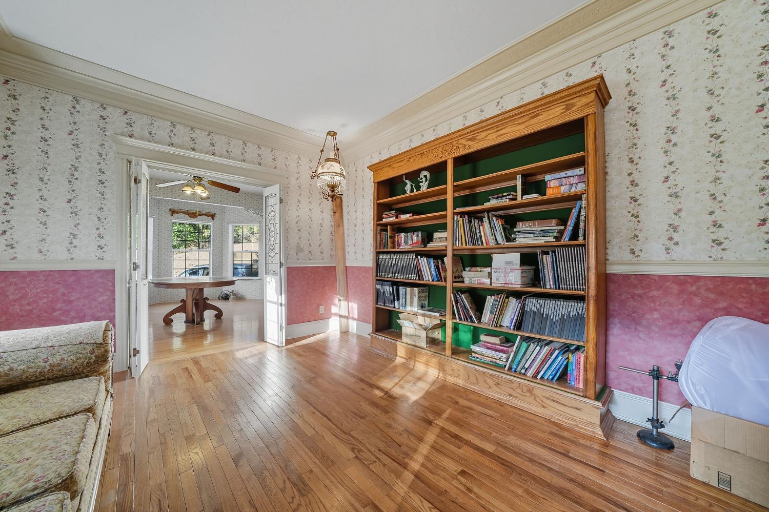 12810 New York Ranch Road Jackson, CA 95642 - Photo 19 of 56 a living room with furniture and a book shelf