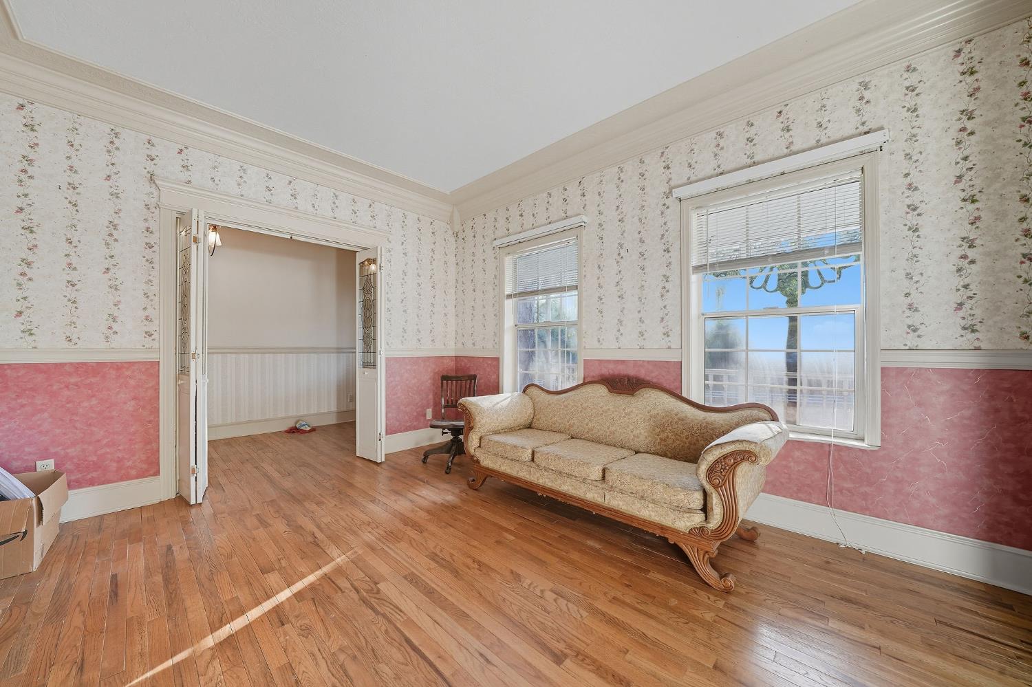 12810 New York Ranch Road Jackson, CA 95642 - Photo 21 of 56 a living room with furniture and wooden floor