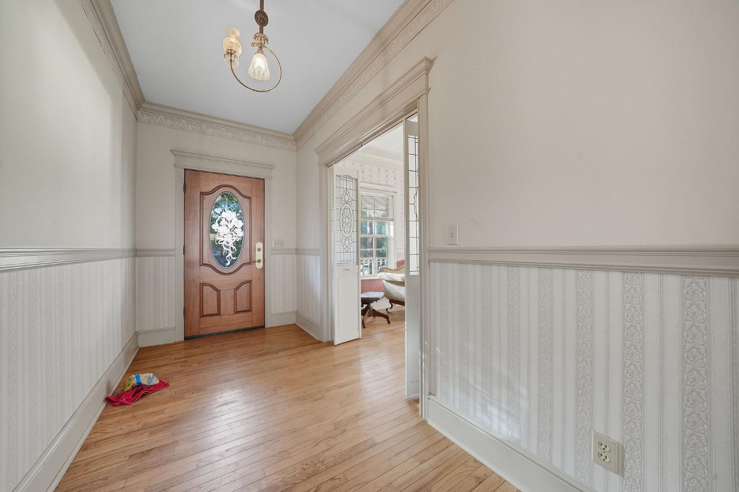 12810 New York Ranch Road Jackson, CA 95642 - Photo 23 of 56 a view of a livingroom with wooden floor and a window