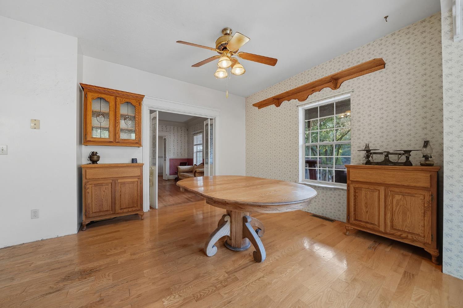 12810 New York Ranch Road Jackson, CA 95642 - Photo 41 of 56 a room with furniture and window