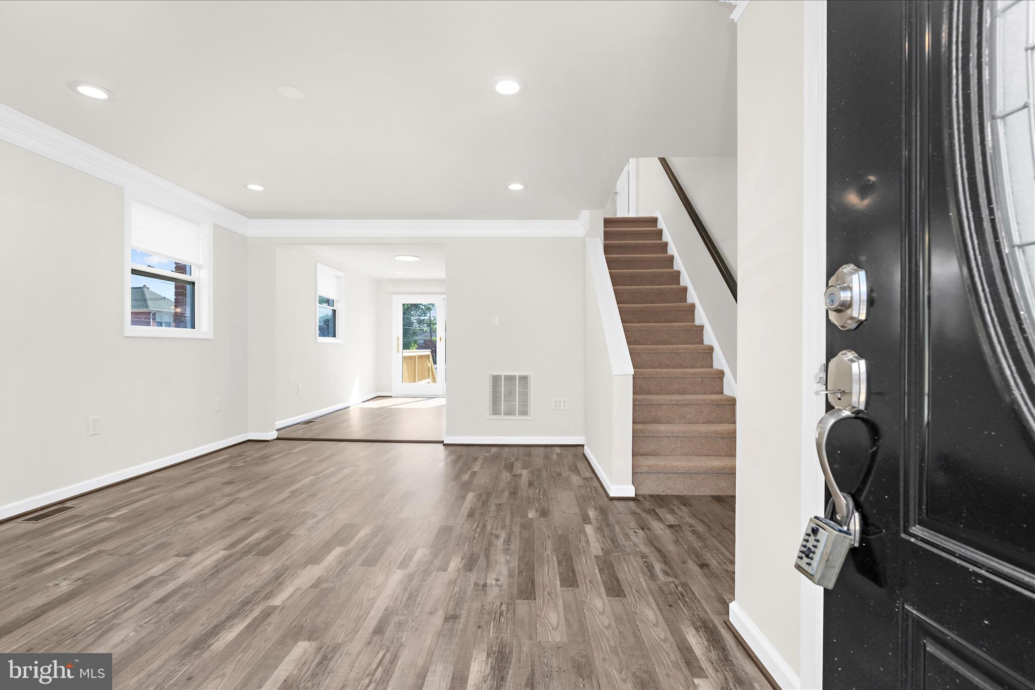 2703 Creston Road Baltimore, MD 21222 - Photo 3 of 38