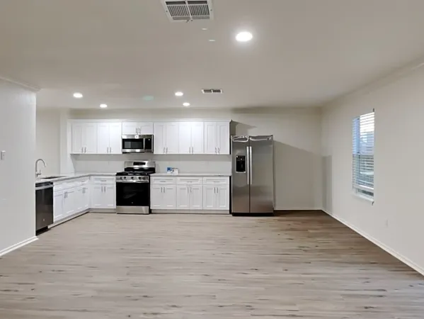 $1,915 | 19814 Rustic Lake Lane, Cypress, TX 77433