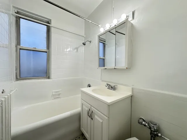 $1,195 | 434 West Wellington Avenue, Unit 104, Chicago, IL 60657