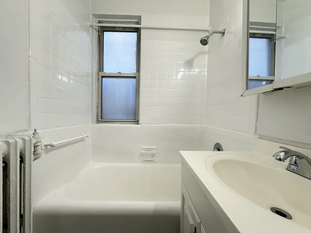 $1,195 | 434 West Wellington Avenue, Unit 104, Chicago, IL 60657