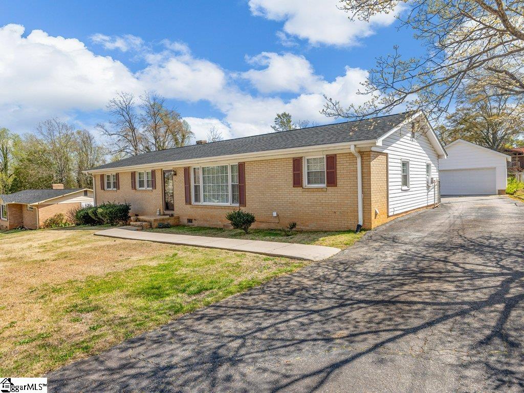 106 Dover Road Spartanburg, SC 29301 - Photo 3 of 31 Gallery Image 3