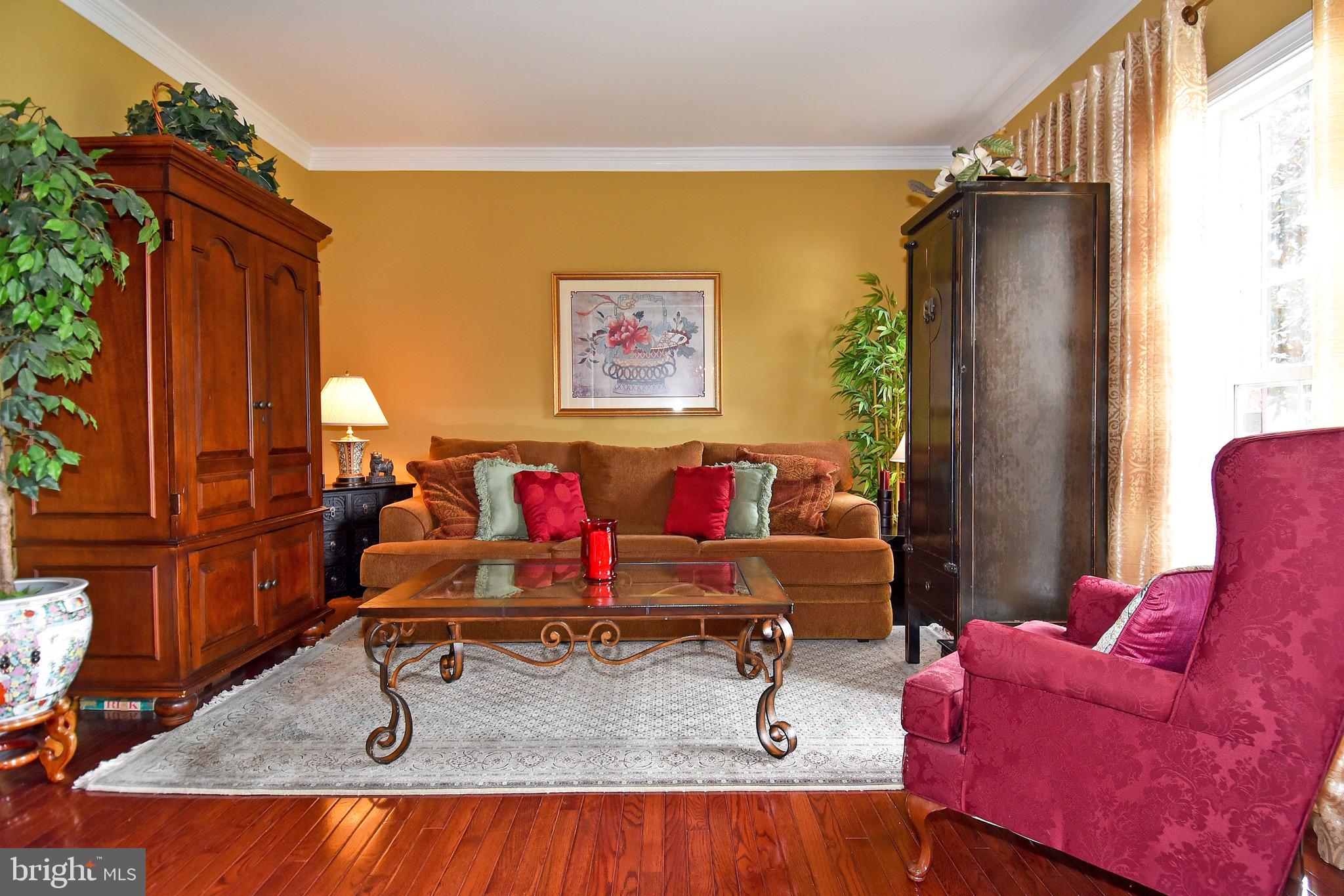 15651 Wheatfield Road Woodbridge, VA 22193 - Photo 2 of 39 Living Room