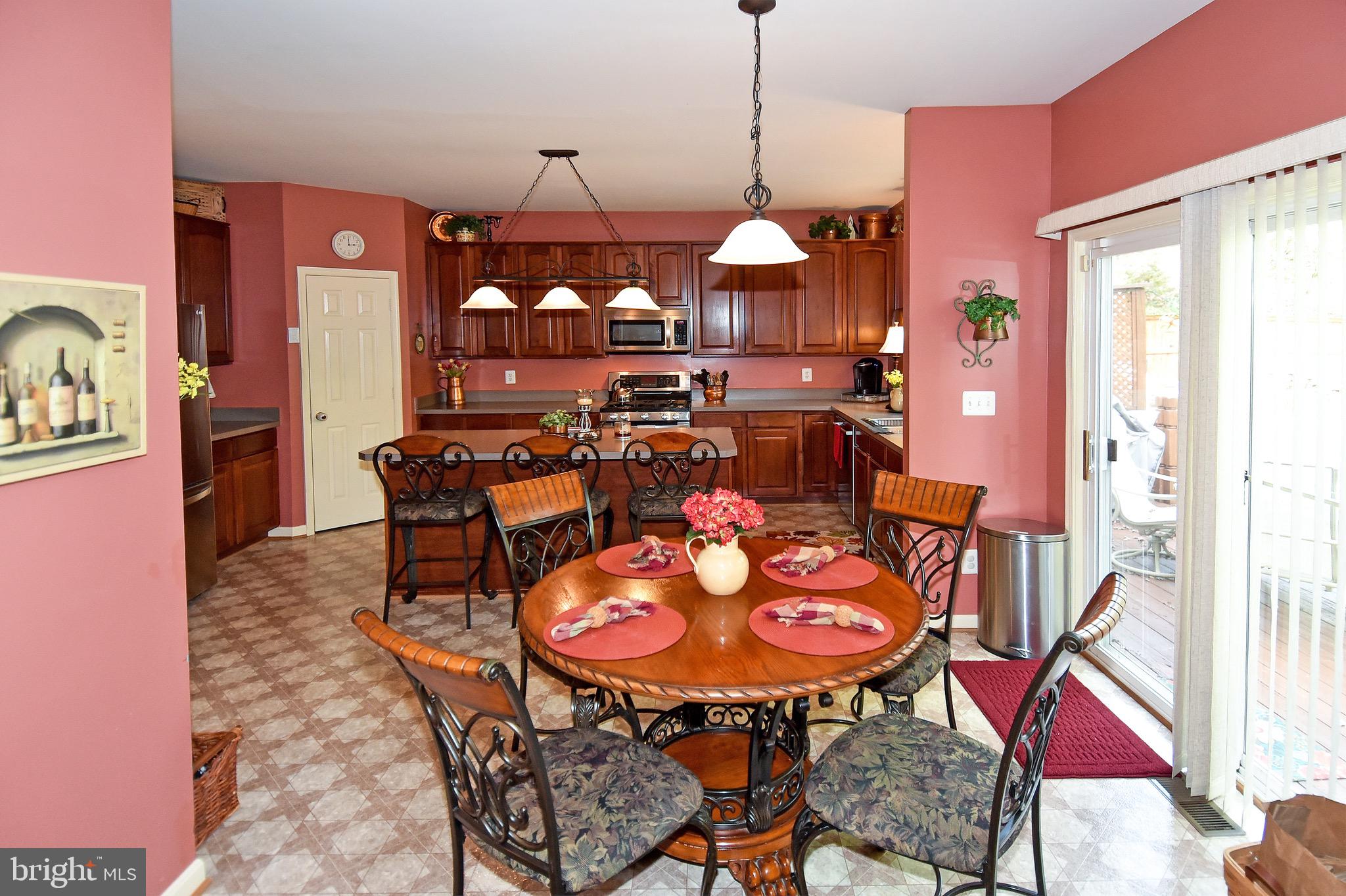 15651 Wheatfield Road Woodbridge, VA 22193 - Photo 11 of 39 Kitchen