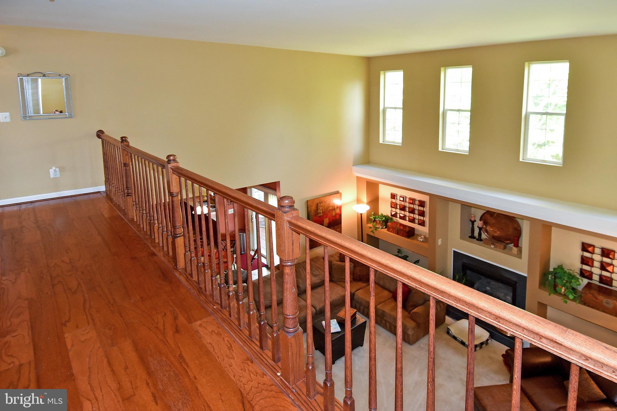 15651 Wheatfield Road Woodbridge, VA 22193 - Photo 16 of 39 Upper Landing