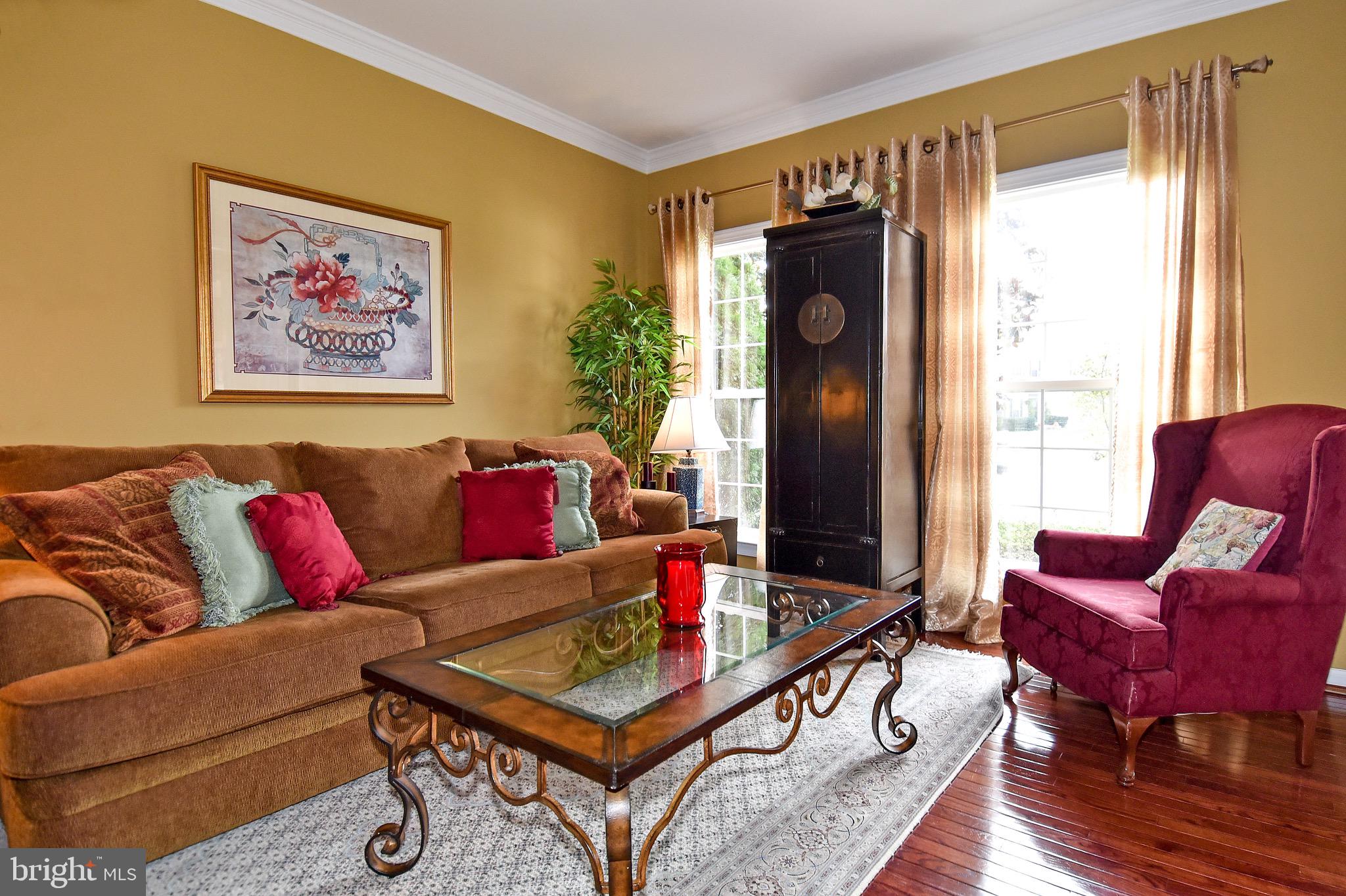 15651 Wheatfield Road Woodbridge, VA 22193 - Photo 3 of 39 Living Room