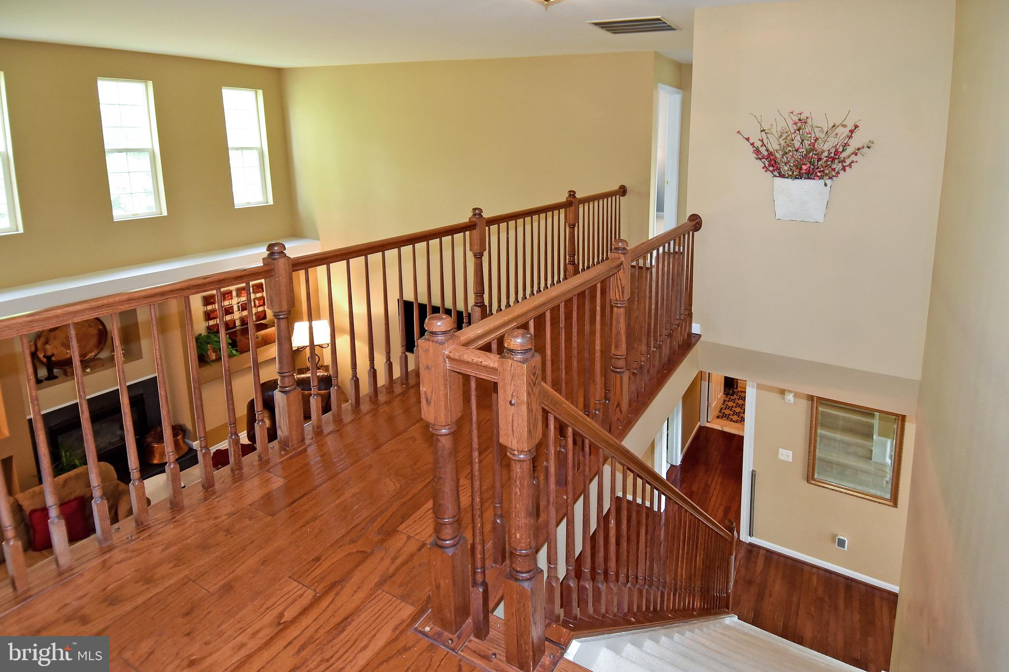 15651 Wheatfield Road Woodbridge, VA 22193 - Photo 29 of 39 Upper landing