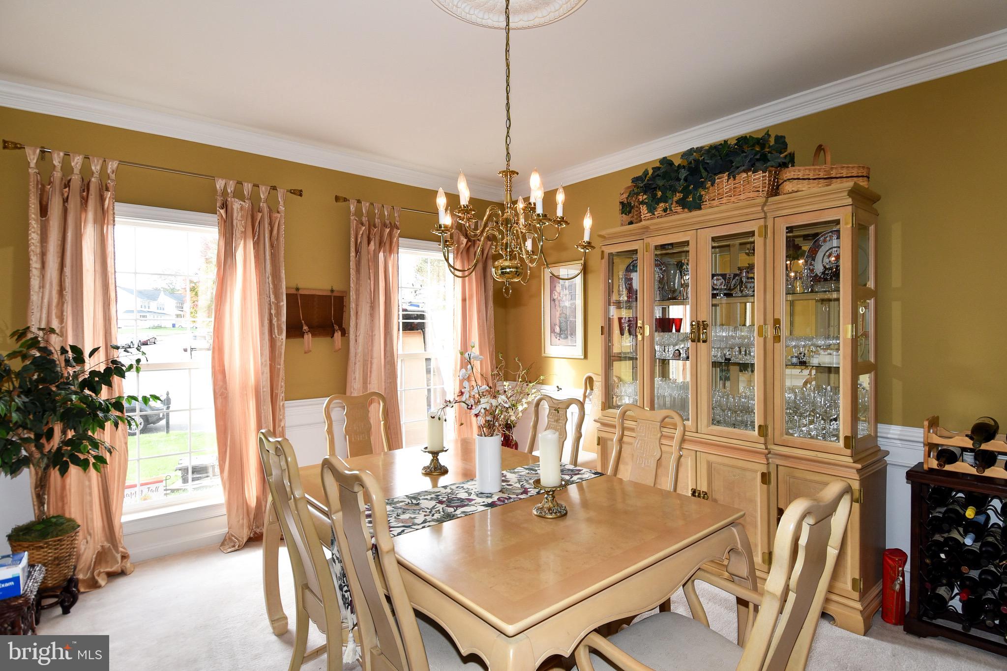 15651 Wheatfield Road Woodbridge, VA 22193 - Photo 4 of 39 Dining Room