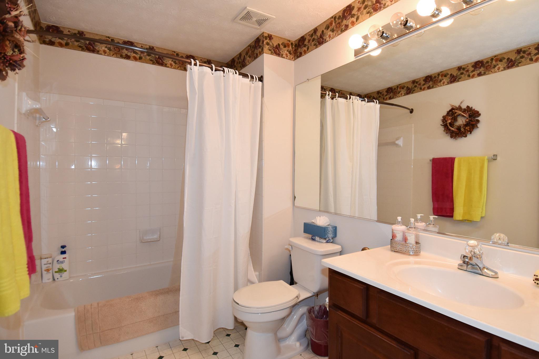15651 Wheatfield Road Woodbridge, VA 22193 - Photo 33 of 39 Bathroom