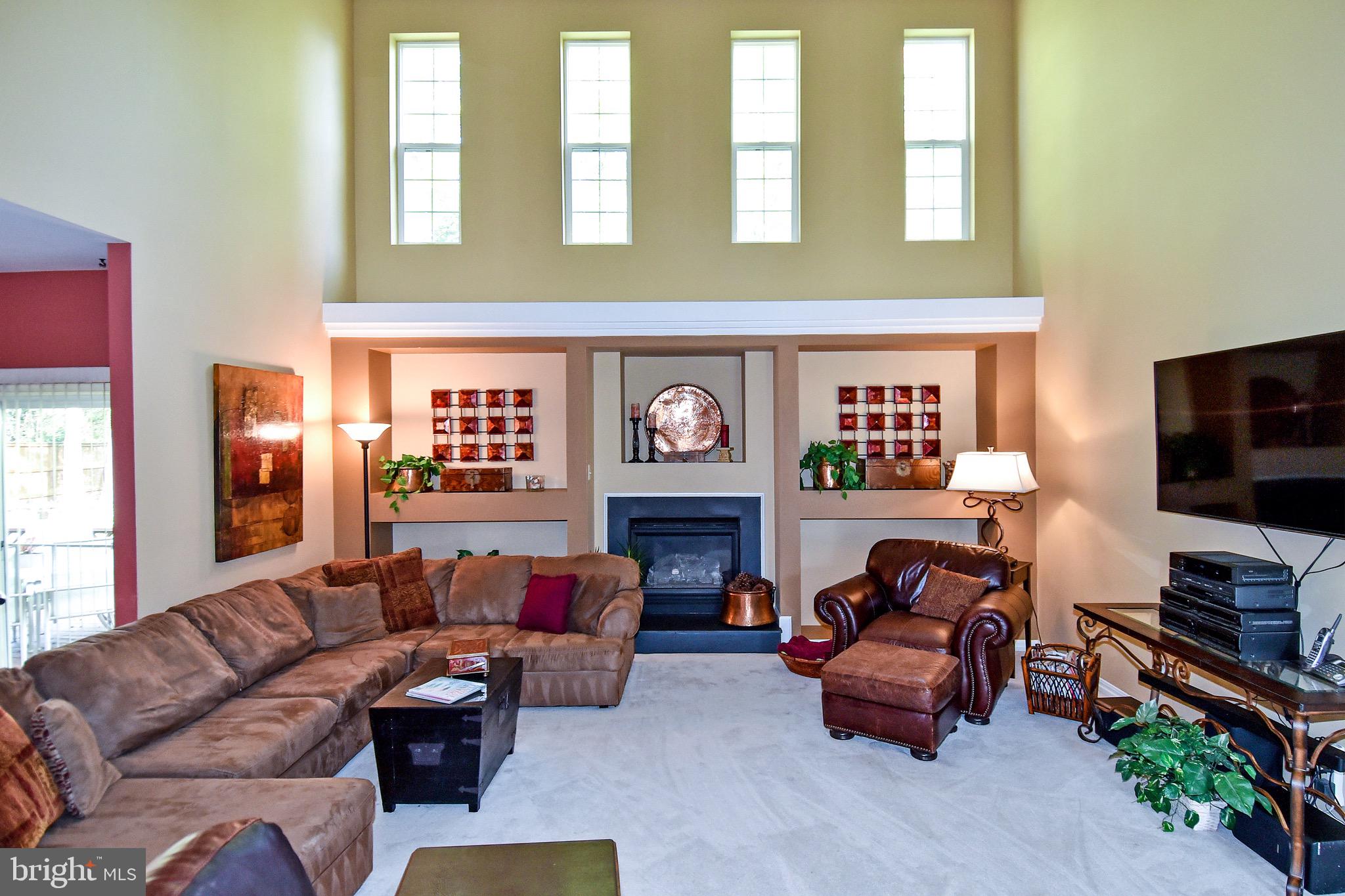 15651 Wheatfield Road Woodbridge, VA 22193 - Photo 7 of 39 Family Room