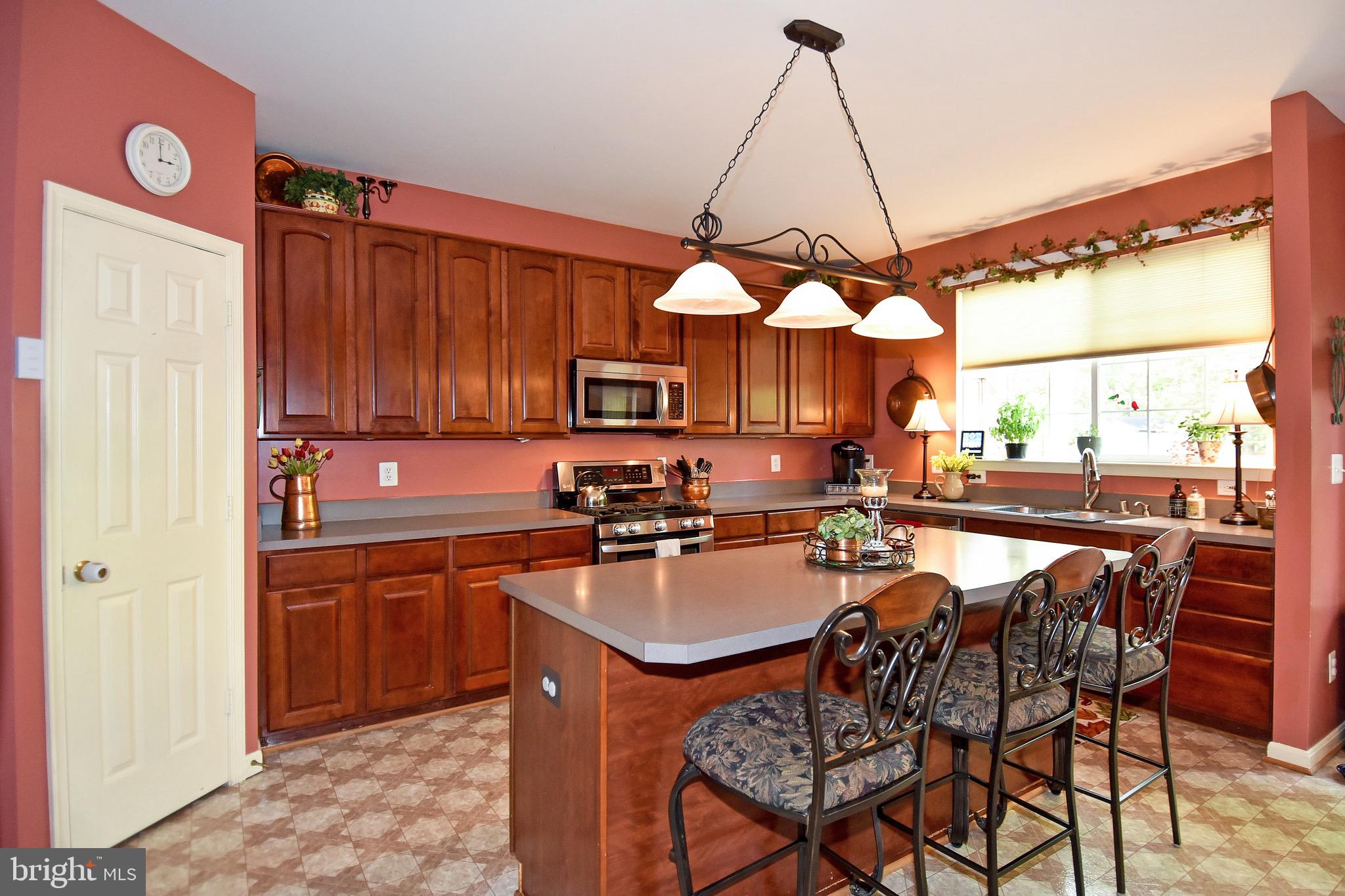 15651 Wheatfield Road Woodbridge, VA 22193 - Photo 8 of 39 Kitchen
