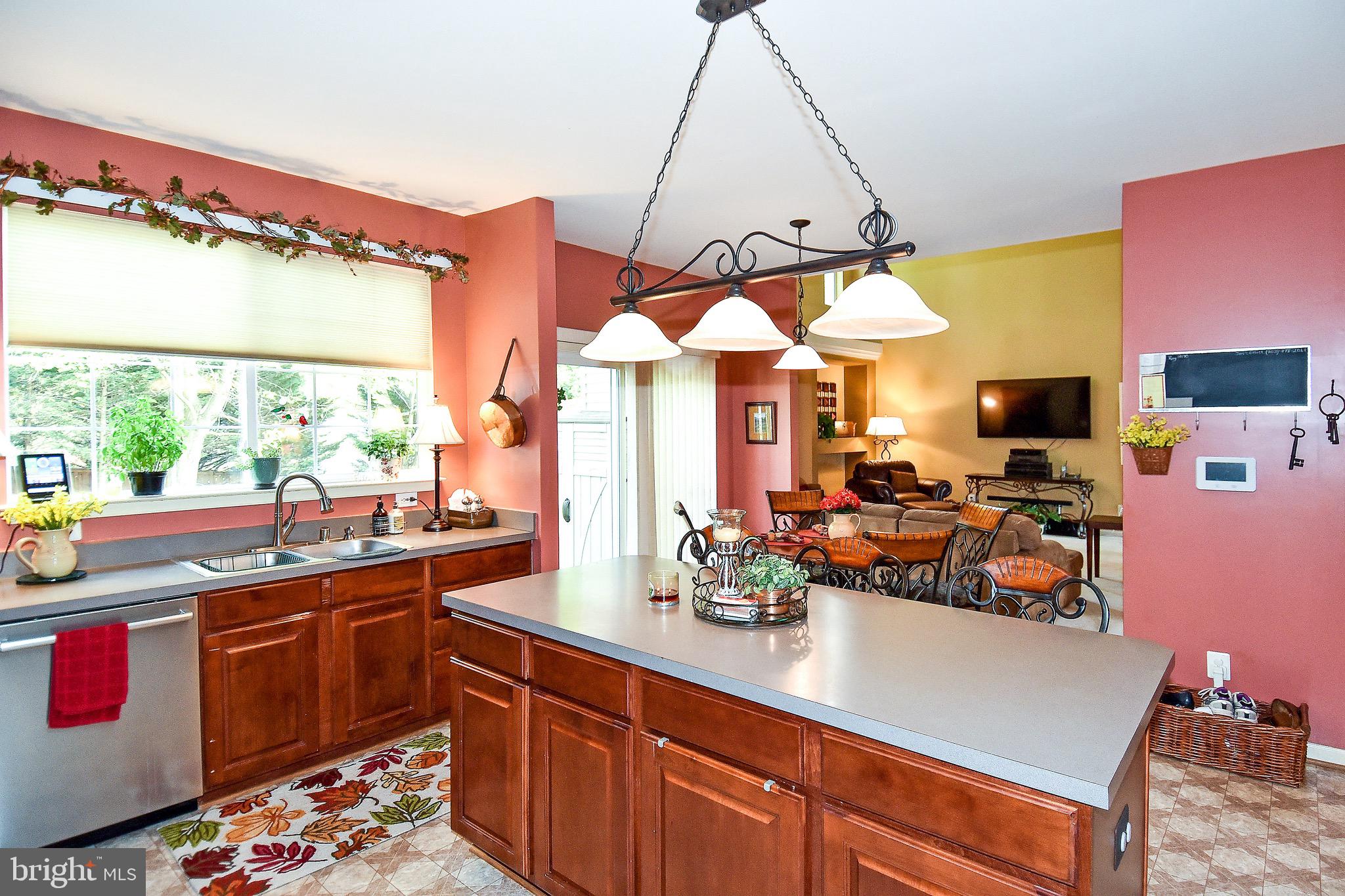 15651 Wheatfield Road Woodbridge, VA 22193 - Photo 9 of 39 Kitchen